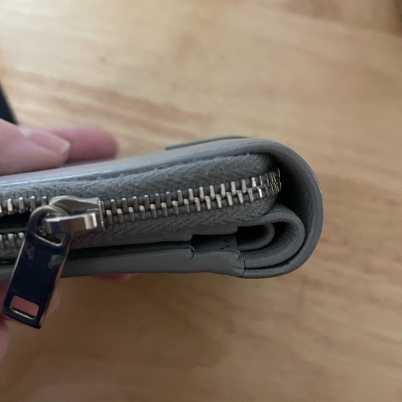 Yves Saint Laurent Gray wallet - Picture 8 of 9